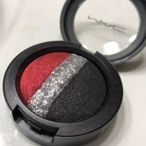 MAC Danger Zone Mineralized Eyeshadow